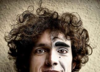 CucuFestival 2026, Enrico Mazza debutta a Camporovere il 28 agosto Enrico Mazza in scena con From a Suitcase al CucuFestival 2026 a Camporovere