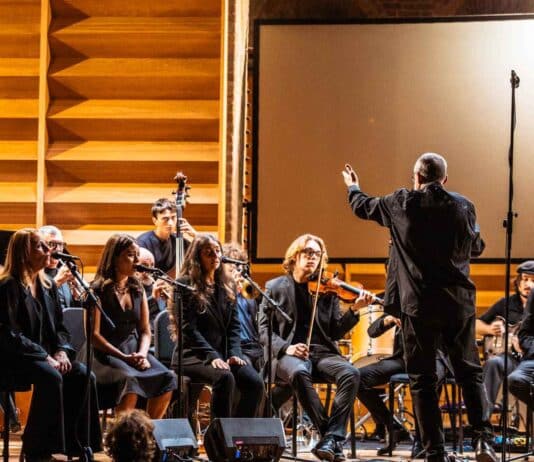 Roberto Bonati conduce la Chironomic Orchestra in Mandàla o un tappeto per Morton Bonati_PJF